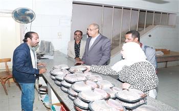 متابعة تطبيق اشتراطات سلامة الغذاء بمدن جامعة سوهاج