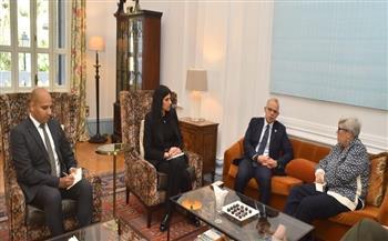 وزير الاستثمار  يبحث مع الممثلة الخاصة للمملكة المتحدة لشؤون المناخ تعزيز الاستثمارات الخضراء 