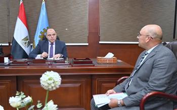 محافظ الغربية يجتمع مع مديري مديريات العمل والزراعة والطرق والنقل والهيئة العامة للطرق والكباري