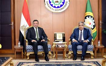 محافظ الدقهلية يستقبل رئيس جامعة المنصورة الأهلية بمكتبه بديوان عام المحافظة