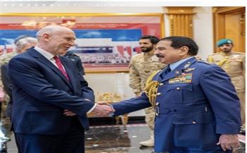 العاهل البحريني ووزير الدفاع البريطاني يبحثان مسار العلاقات الثنائية