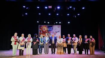 قصور الثقافة تحتفي بعطاء المرأة المصرية وتكرم رائدات العمل والإبداع والأمهات المثاليات 