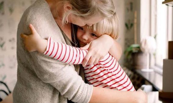 للأمهات.. نصائح لدعم طفلك الحساس في مواجهة تحديات الحياة