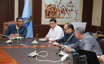 محافظ البحر الأحمر يضع خارطة طريق لتحديث شبكة الطرق 