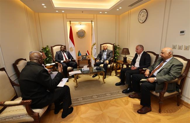 مصر وتنزانيا تبحثان تعزيز التعاون في النقل وإنشاء منطقة لوجستية وخط ملاحي مشترك