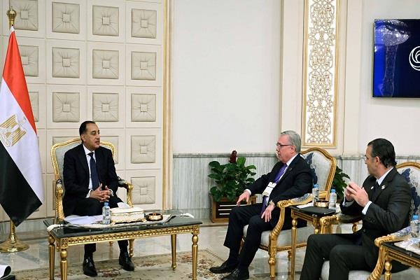 رئيس الوزراء يلتقي رئيس شركة "شيفرون" العالمية للاستكشاف والإنتاج