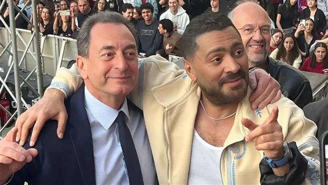 تامر حسني يرقص الدبكة .. ما القصة؟