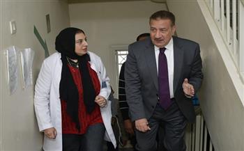 محافظ بورسعيد يتابع سير العمل بوحدة العلاج الطبيعي بحي المناخ