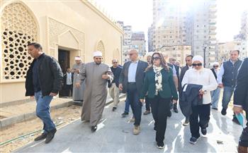 وزيرة التنمية المحلية والبيئة ومحافظ الإسكندرية يتفقدان تطوير ميدان المساجد وحلقة السمك ومحيط قلعة قايتباي