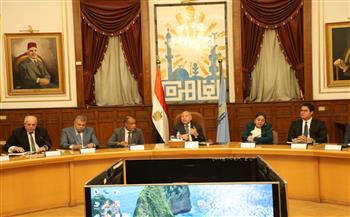 محافظ القاهرة يتابع ترشيد الكهرباء وملف التصالح ويؤكد التوسع في الطاقة الشمسية