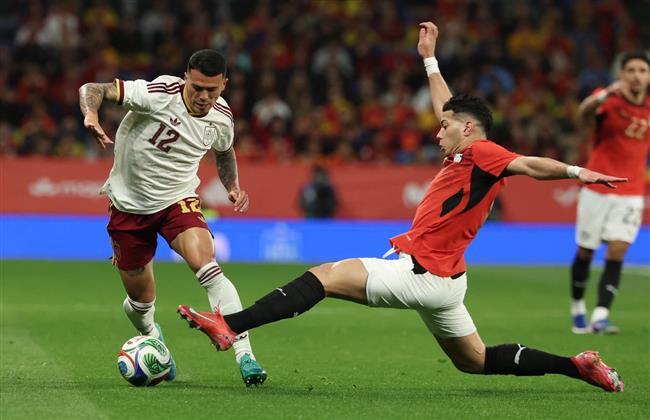 طرد حمدي فتحي أمام إسبانيا.. وعبد المجيد بدلا من مرموش