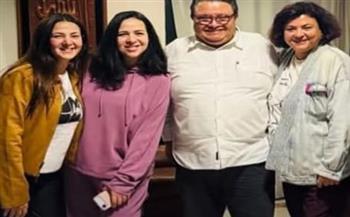 عمل مسرحي جديد يجمع دنيا وإيمي سمير غانم 