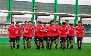 منتخب الناشئين يؤدي تدريبه تحت الأمطار استعداداً لمواجهة ليبيا