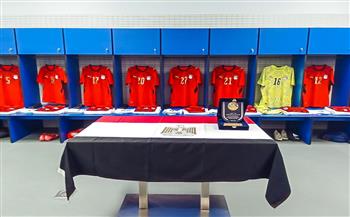 قمصان منتخب مصر تزين الملعب قبل مواجهة إسبانيا الودية