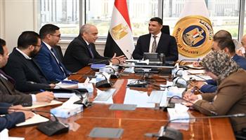 وزير الصناعة يبحث مع مجموعة العربي للأجهزة المنزلية خطط التوسع وتعميق التصنيع المحلي