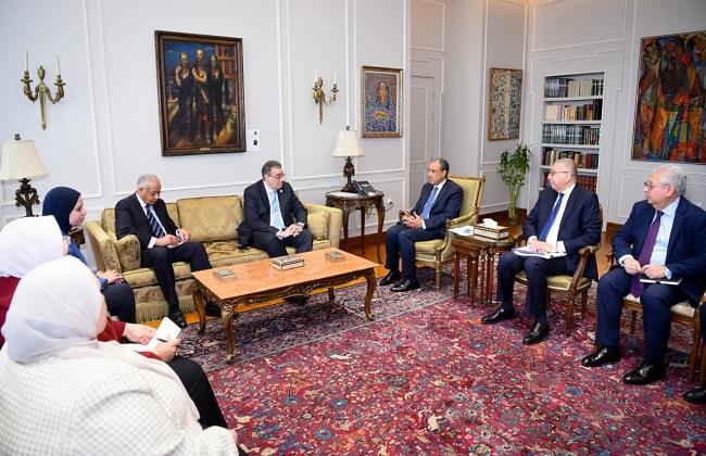 وزير الخارجية يشيد بدور "التنظيم والإدارة" في تطبيق نظم حديثة لإدارة الموارد البشرية