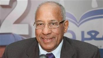 أحمد درويش.. رحيل رائد النقد الأدبي والبلاغة في رحاب الثقافة العربية