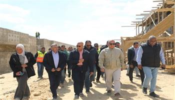 نائب وزيرة الإسكان يتفقد مشروعات مياه الشرب والصرف الصحي بالمنيا ضمن مبادرة "حياة كريمة"