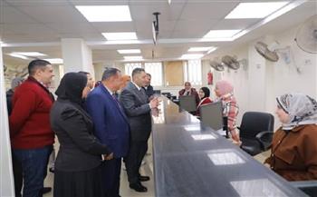 محافظ دمياط يتفقد مبنى مديرية التموين بشطا ويتابع سير العمل بالإدارات ومركز خدمة المواطنين 