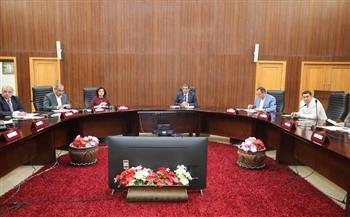 محافظ البحر الأحمر يعقد اجتماعًا لمتابعة ملف التصالح وتقنين وضع اليد