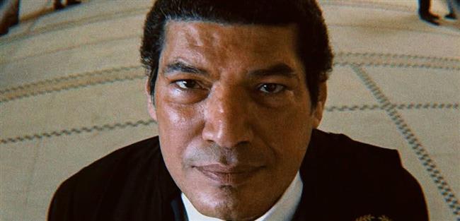 باسم سمرة يكشف لعصام عمر حقيقة  دخول والده السجن في «عين سحرية»