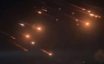 على 3 دفعات.. إسرائيل تواجه 25 صاروخًا لبنانيًا 