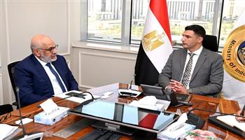 وزير الصناعة يبحث مع ممثلي البنك الدولي تعزيز التعاون في تطوير المناطق الصناعية بمصر 