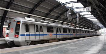 فيديو لا يصدق.. هندية تسقط مرتين من قطار متحرك دون إصابات