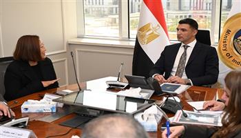 وزير الصناعة يجتمع مع جنرال موتورز لمناقشة خطط توسعية في صناعة السيارات 