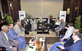 محافظ الأقصر يعقد لقاءً موسعًا مع نواب البرلمان لبحث آليات التعاون في ملف الصحة