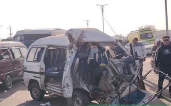 محافظ الشرقية يتوجه إلى مستشفى العاشر الجامعي للاطمئنان على مصابي تصادم "ميني باص" مع سيارة النقل 