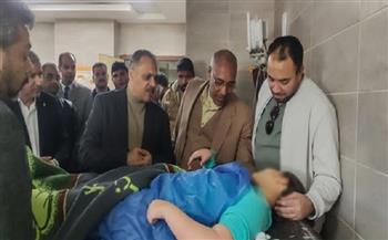 محافظ الشرقية يزور مصابي حادث تصادم ميني باص مع سيارة نقل بطريق العاشر من رمضان بلبيس