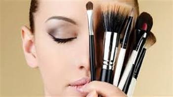 في شهر المرأة.. من موهبتك في وضع المكياج إلى مشروع يحقق دخلًا