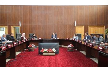 محافظ البحر الأحمر ونائبة وزيرة التضامن يبحثان تعزيز سبل التعاون ودعم الجهود التنموية والاجتماعية