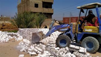 محافظ قنا: إزالة 98 حالة تعدٍ على الأراضي بـ4 مراكز