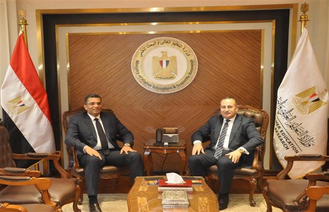 وزير التعليم العالي ومحافظ البحر الأحمر يبحثان تعزيز التعاون الصحي بين الجامعات والمحافظة