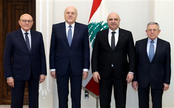 رؤساء حكومات لبنان السابقون يعلنون دعمهم لـ"عون" وقرار حصر السلاح بيد الدولة