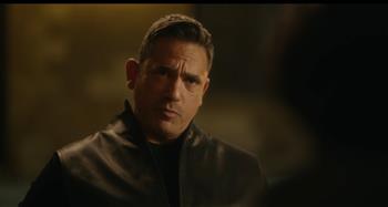 يحيى موسى قلق من رد فعل المجتمع الدولي في «رأس الأفعى» الحلقة 17