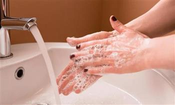 سمات تكشفها عادة غسل اليدين فور دخول المنزل.. تعرفي عليها