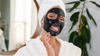 وداعًا للرؤوس السوداء.. هل يمنحك الفحم بشرة زجاجية؟