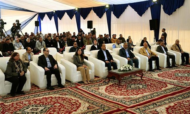 رئيس الوزراء يسلم عقود عدد من وحدات المبادرة الرئاسية "سكن لكل المصريين" بحدائق العاصمة