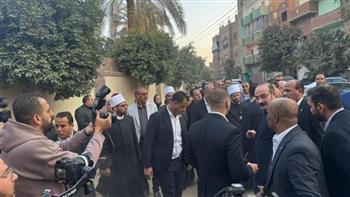 وزير الأوقاف ومحافظ المنيا يفتتحان مسجدا ويوزعان 15 جهاز عروسة لـ "الأولى بالرعاية"