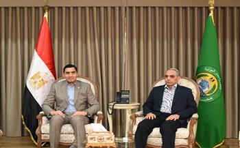 في مستهل جولته.. وزير الشباب والرياضة يلتقي محافظ الإسماعيلية