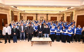 خلال جولته بالإسماعيلية.. وزير الشباب والرياضة يتفقد "معسكر القرش"