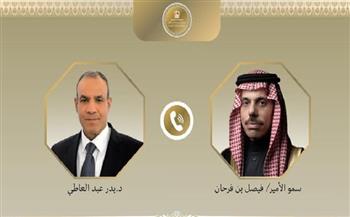 وزير الخارجية يجري مباحثات هاتفية مع نظيره السعودي لتنسيق المواقف إزاء التصعيد العسكري بالمنطقة