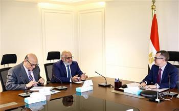 وزير التخطيط يبحث مع البنك الدولي تعميق الشراكة الاستراتيجية ودعم برامج التنمية المحلية