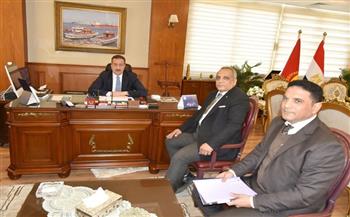 محافظ بورسعيد يستقبل مدير جهاز تنمية المشروعات المتوسطة والصغيرة ومتناهية الصغر بالمحافظة