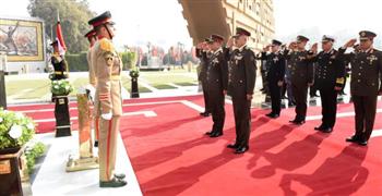 بمناسبة يوم الشهيد.. الرئيس السيسي ينيب الفريق أشرف سالم زاهر لوضع إكليل من الزهور على النصب التذكاري