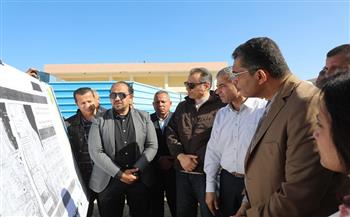 محافظ البحر الأحمر يتفقد محطة التحلية بالقصير