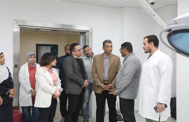 محافظ البحر الأحمر يتفقد مستشفى القصير التخصصي